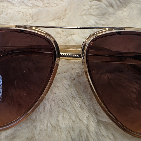 NWOT PRIVE REVAUX X Adriana Lima Tan Aviator Sunglasses - Picture 8 of 9